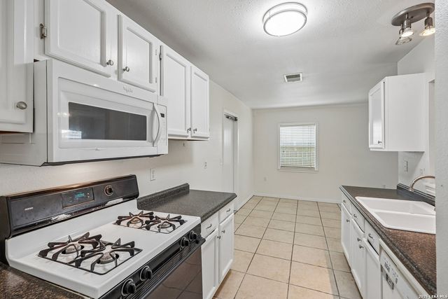 10208 Flatland Trail, Converse, TX 78109
