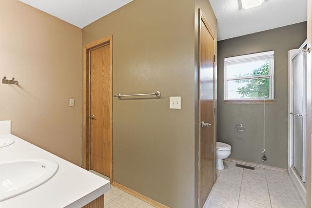 2720 N Beacon Hill, Wichita, KS 67220