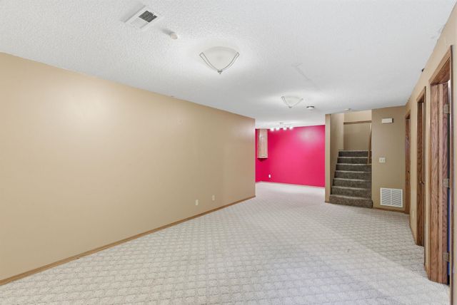 2720 N Beacon Hill, Wichita, KS 67220