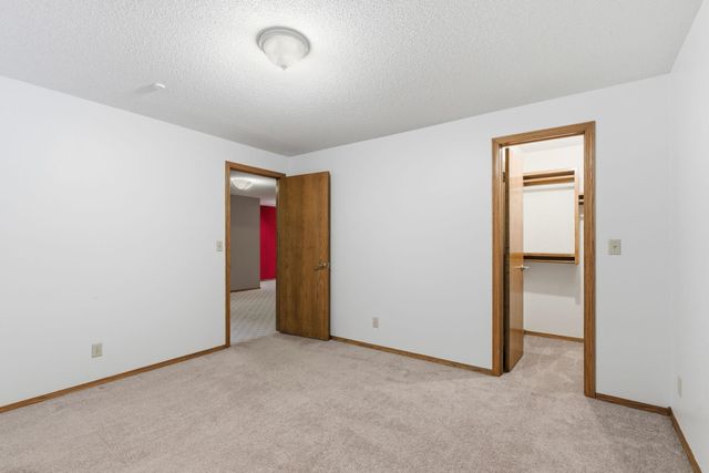 2720 N Beacon Hill, Wichita, KS 67220