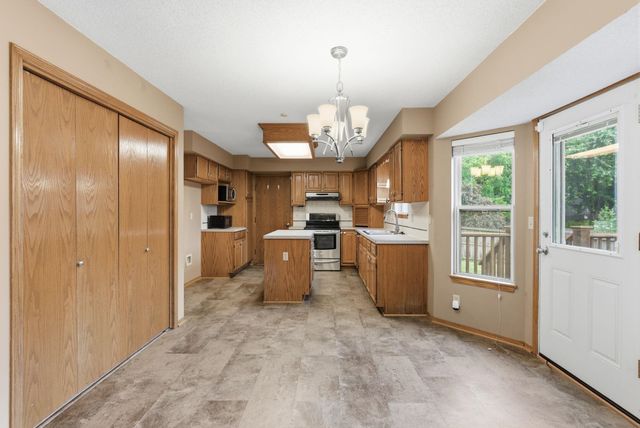 2720 N Beacon Hill, Wichita, KS 67220