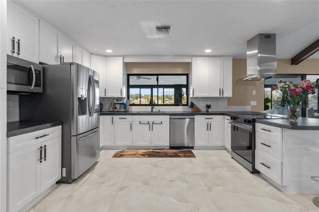 3105 S LAKESHORE COURT, Eustis, FL 32726