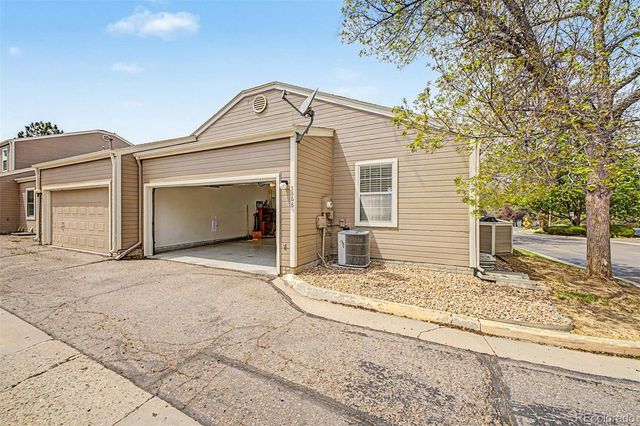5868 W Asbury Place, Lakewood, CO 80227
