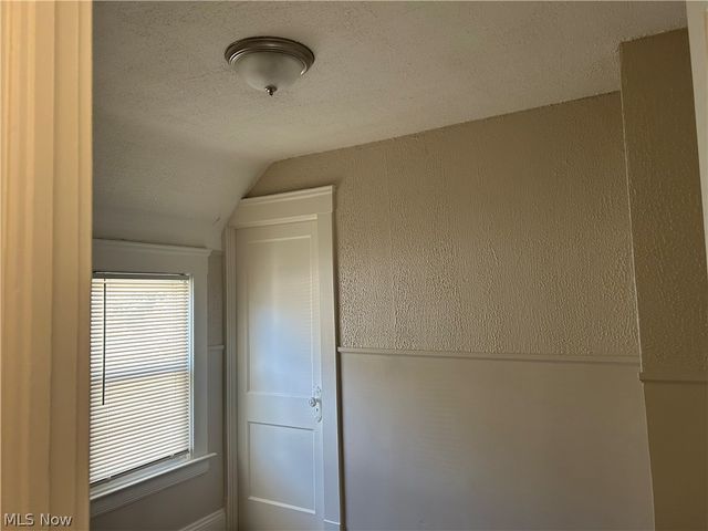 3961 E 53rd Street, Newburgh Heights, OH 44105