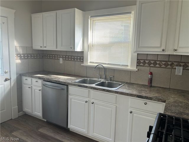 3961 E 53rd Street, Newburgh Heights, OH 44105