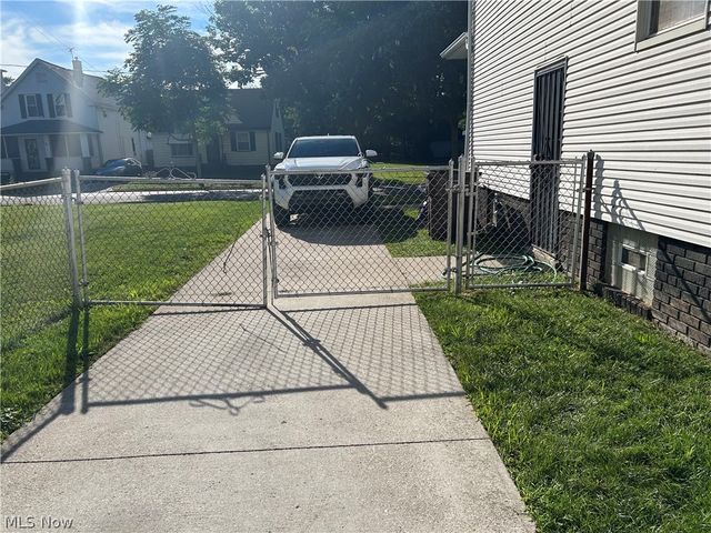 3961 E 53rd Street, Newburgh Heights, OH 44105