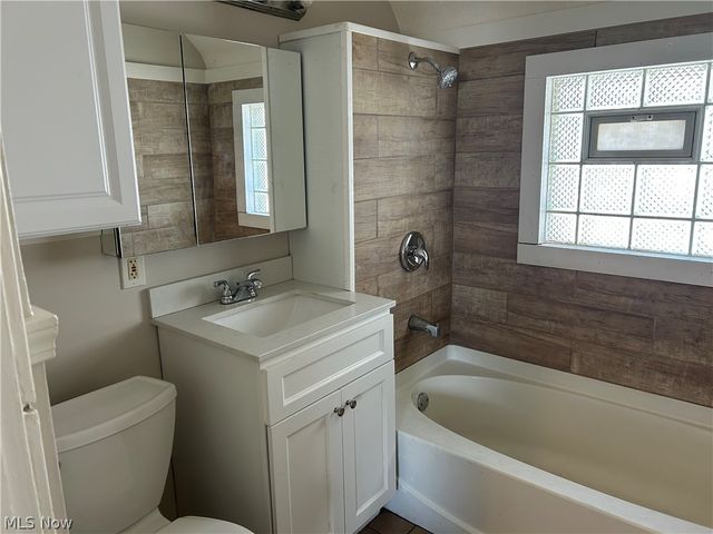 3961 E 53rd Street, Newburgh Heights, OH 44105