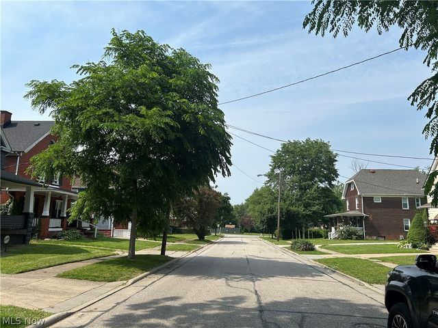 3961 E 53rd Street, Newburgh Heights, OH 44105