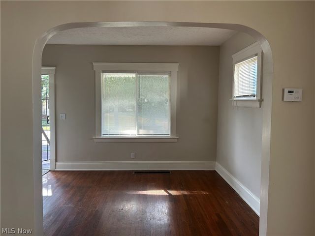 3961 E 53rd Street, Newburgh Heights, OH 44105
