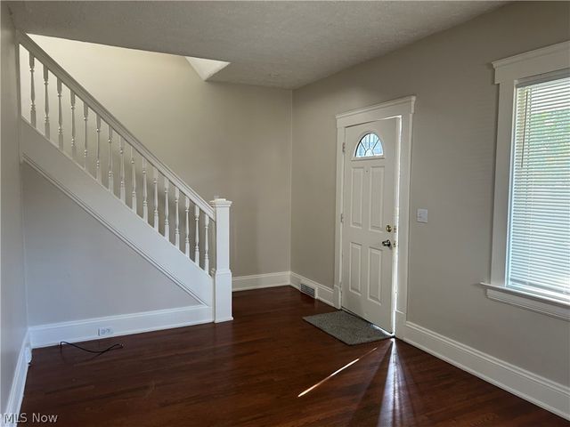 3961 E 53rd Street, Newburgh Heights, OH 44105