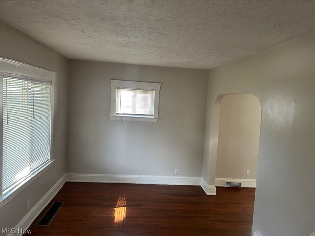 3961 E 53rd Street, Newburgh Heights, OH 44105