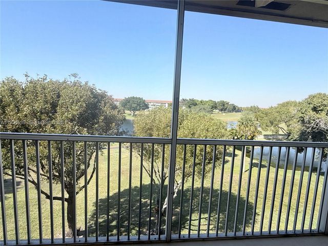 850 SW 133rd Ter 416B, Pembroke Pines, FL 33027