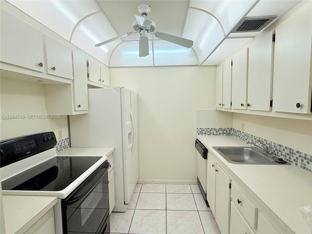850 SW 133rd Ter 416B, Pembroke Pines, FL 33027