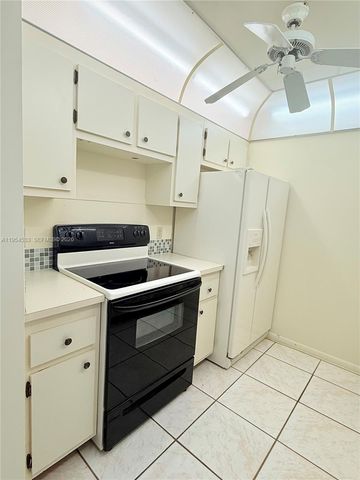 850 SW 133rd Ter 416B, Pembroke Pines, FL 33027