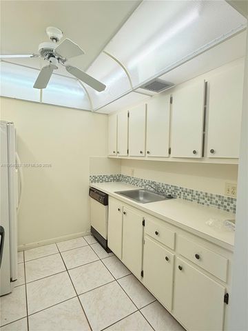 850 SW 133rd Ter 416B, Pembroke Pines, FL 33027