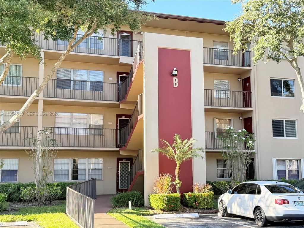 850 SW 133rd Ter 416B, Pembroke Pines, FL 33027