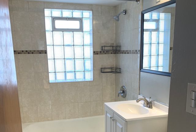 2513 S 18th Avenue, Broadview, IL 60155