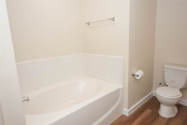 108 Hollow Tree Drive, Red Oak, TX 75154