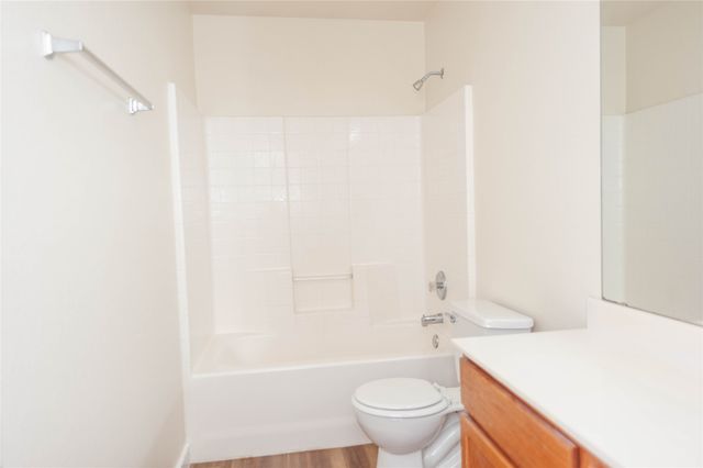 108 Hollow Tree Drive, Red Oak, TX 75154