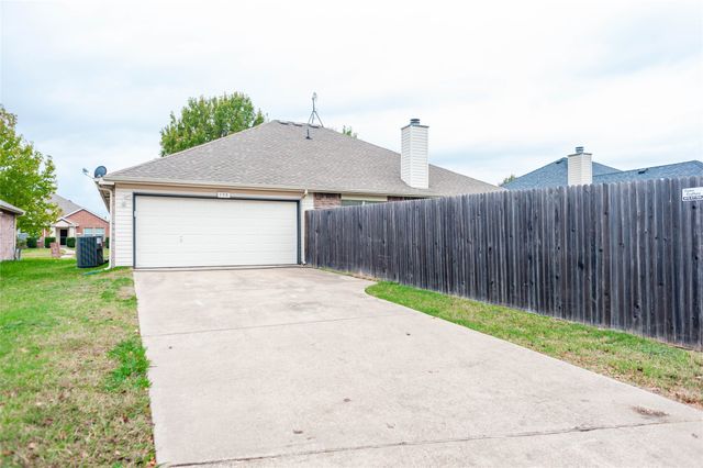 108 Hollow Tree Drive, Red Oak, TX 75154