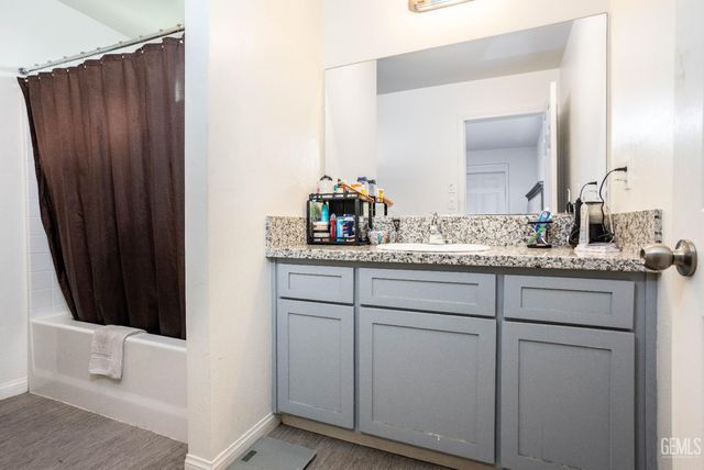 8405 Pioneer Drive, Bakersfield, CA 93306