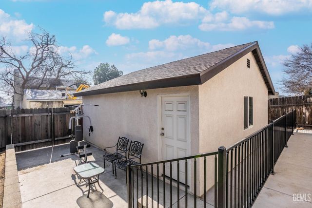 8405 Pioneer Drive, Bakersfield, CA 93306