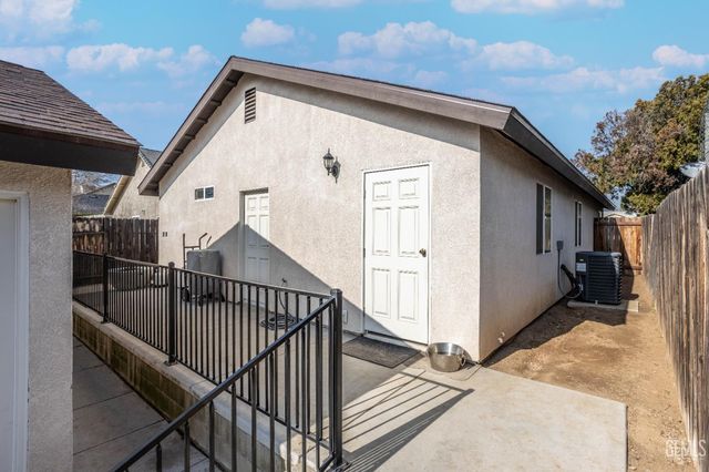 8405 Pioneer Drive, Bakersfield, CA 93306