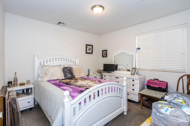 8405 Pioneer Drive, Bakersfield, CA 93306