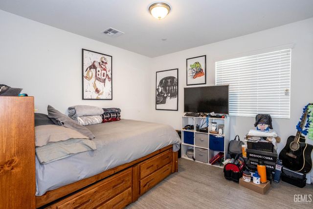 8405 Pioneer Drive, Bakersfield, CA 93306