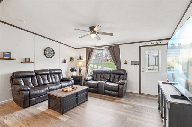 996 Monaca Rd, Center Twp, PA 15061