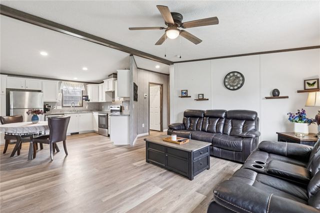 996 Monaca Rd, Center Twp, PA 15061