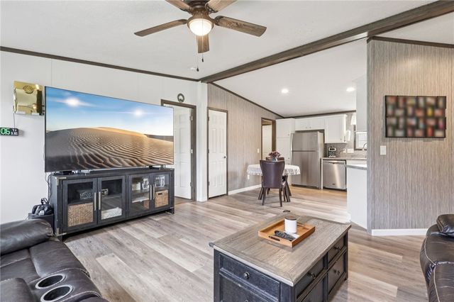 996 Monaca Rd, Center Twp, PA 15061