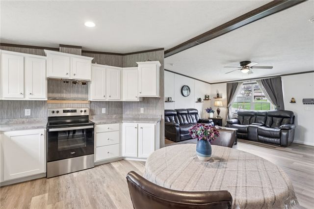 996 Monaca Rd, Center Twp, PA 15061