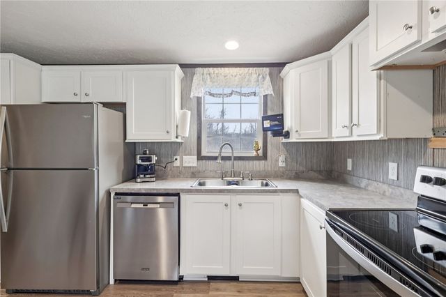 996 Monaca Rd, Center Twp, PA 15061