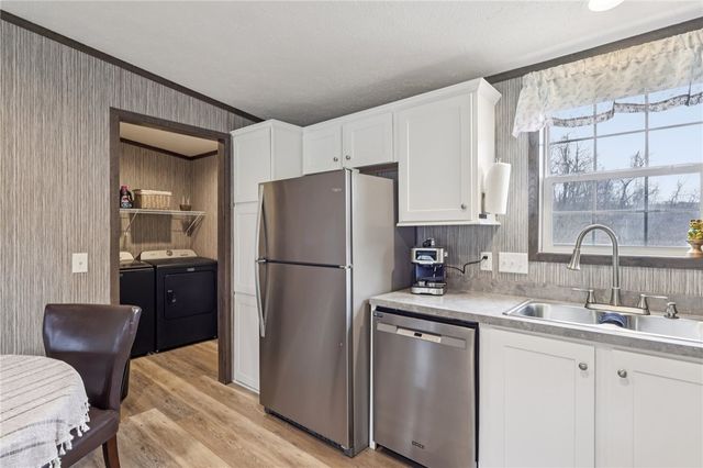 996 Monaca Rd, Center Twp, PA 15061