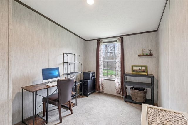 996 Monaca Rd, Center Twp, PA 15061