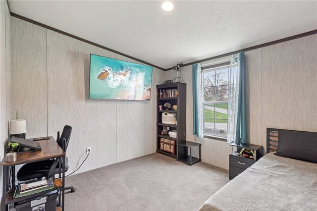 996 Monaca Rd, Center Twp, PA 15061