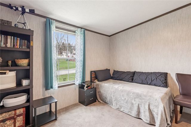 996 Monaca Rd, Center Twp, PA 15061