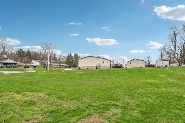 996 Monaca Rd, Center Twp, PA 15061