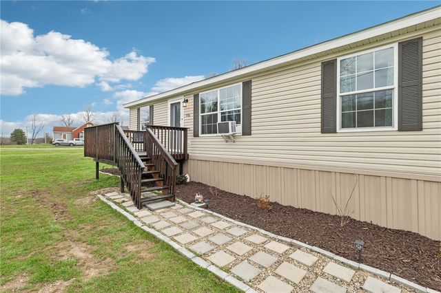 996 Monaca Rd, Center Twp, PA 15061