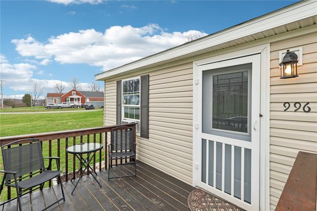 996 Monaca Rd, Center Twp, PA 15061