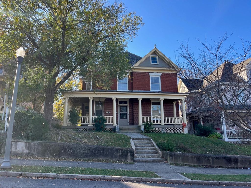 430 Day AVE, Roanoke, VA 24016