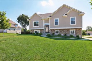 805 Cedar Ridge Drive, Raymore, MO 64083
