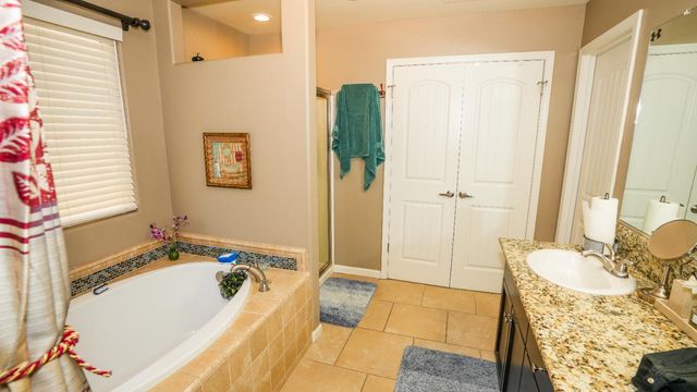 5922 E Fancher Creek Dr, Fresno, CA 93727