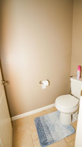 5922 E Fancher Creek Dr, Fresno, CA 93727