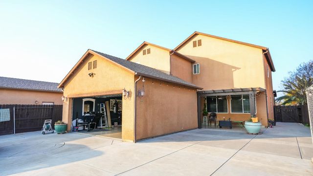 5922 E Fancher Creek Dr, Fresno, CA 93727