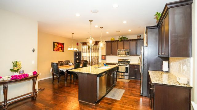 5922 E Fancher Creek Dr, Fresno, CA 93727