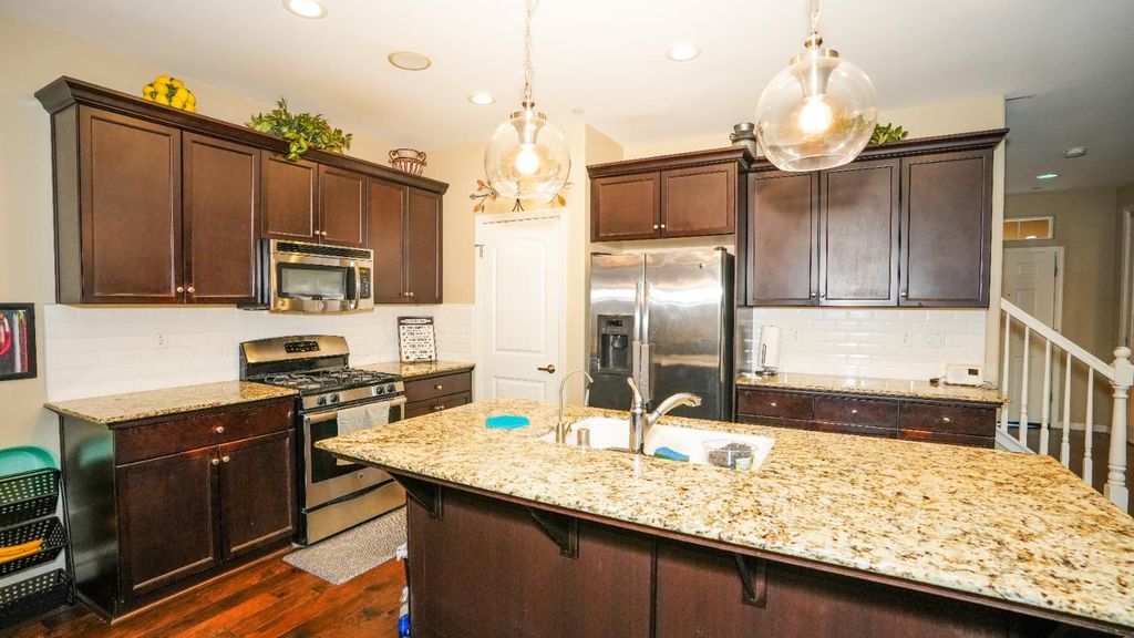 Image 11 of property listing at 5922 E Fancher Creek Dr, Fresno, CA 93727