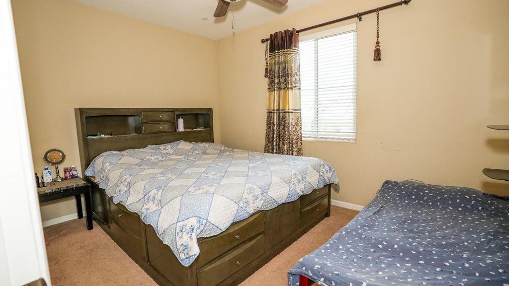 Image 14 of property listing at 5922 E Fancher Creek Dr, Fresno, CA 93727