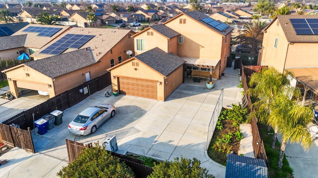 Image 37 of property listing at 5922 E Fancher Creek Dr, Fresno, CA 93727